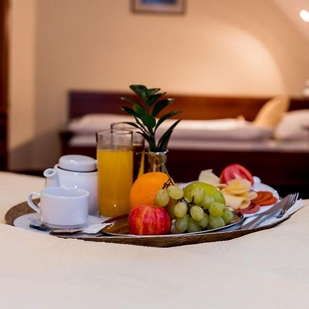 Hotel Hejtmansky Dvur Slaný Zewnętrze zdjęcie