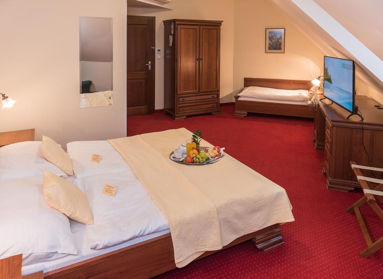 Hotel Hejtmansky Dvur Slaný Zewnętrze zdjęcie