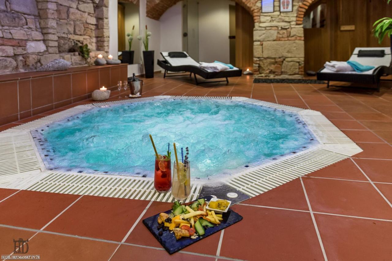 Hotel Hejtmansky Dvur Slaný Zewnętrze zdjęcie