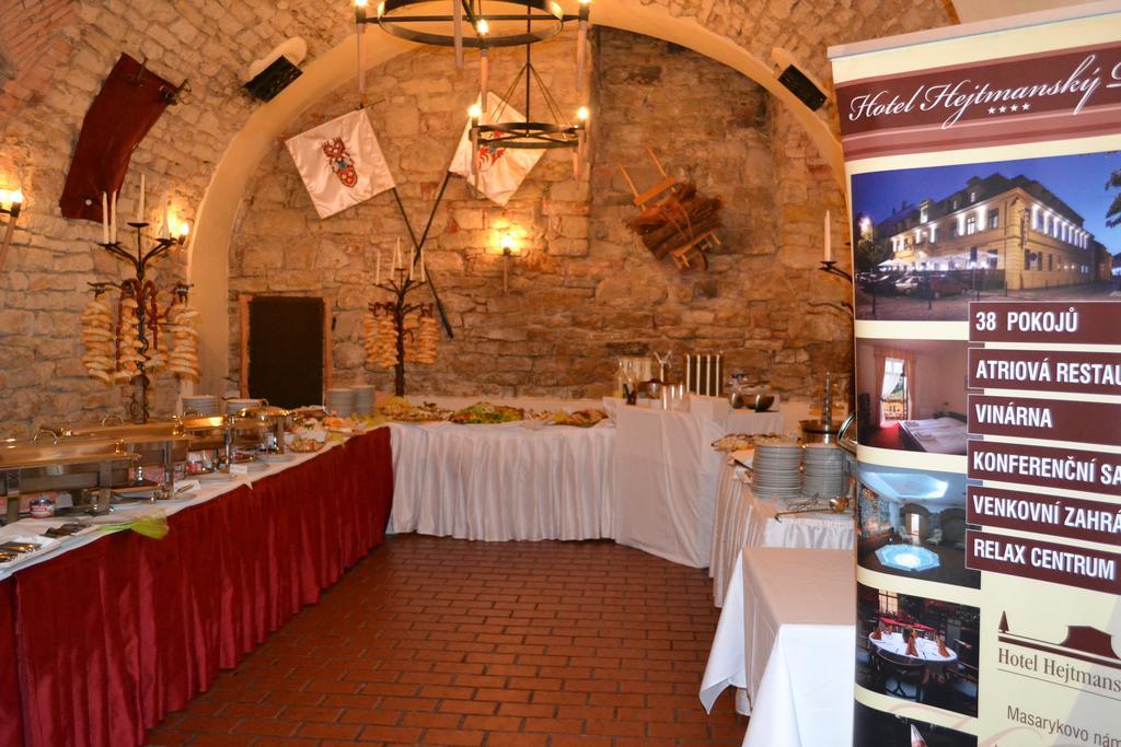 Hotel Hejtmansky Dvur Slaný Zewnętrze zdjęcie