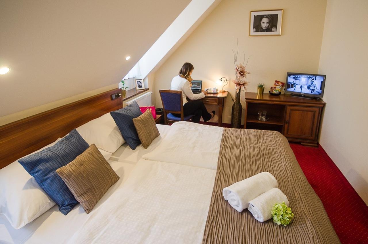 Hotel Hejtmansky Dvur Slaný Zewnętrze zdjęcie