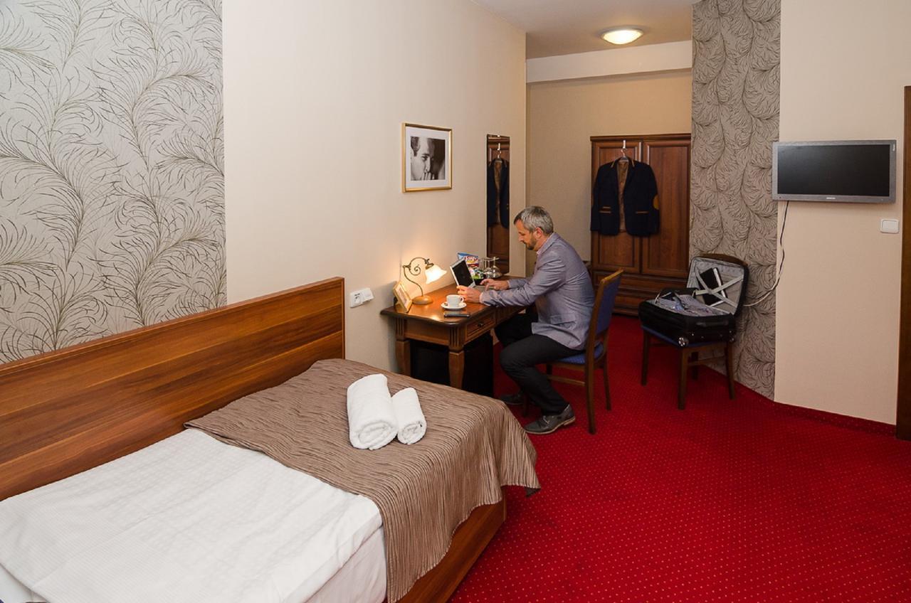 Hotel Hejtmansky Dvur Slaný Zewnętrze zdjęcie