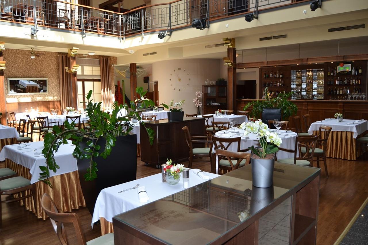 Hotel Hejtmansky Dvur Slaný Zewnętrze zdjęcie